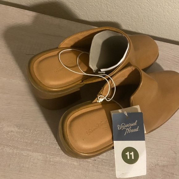 Universal thread heel shoe SZ 11 new with tags - Picture 4 of 4